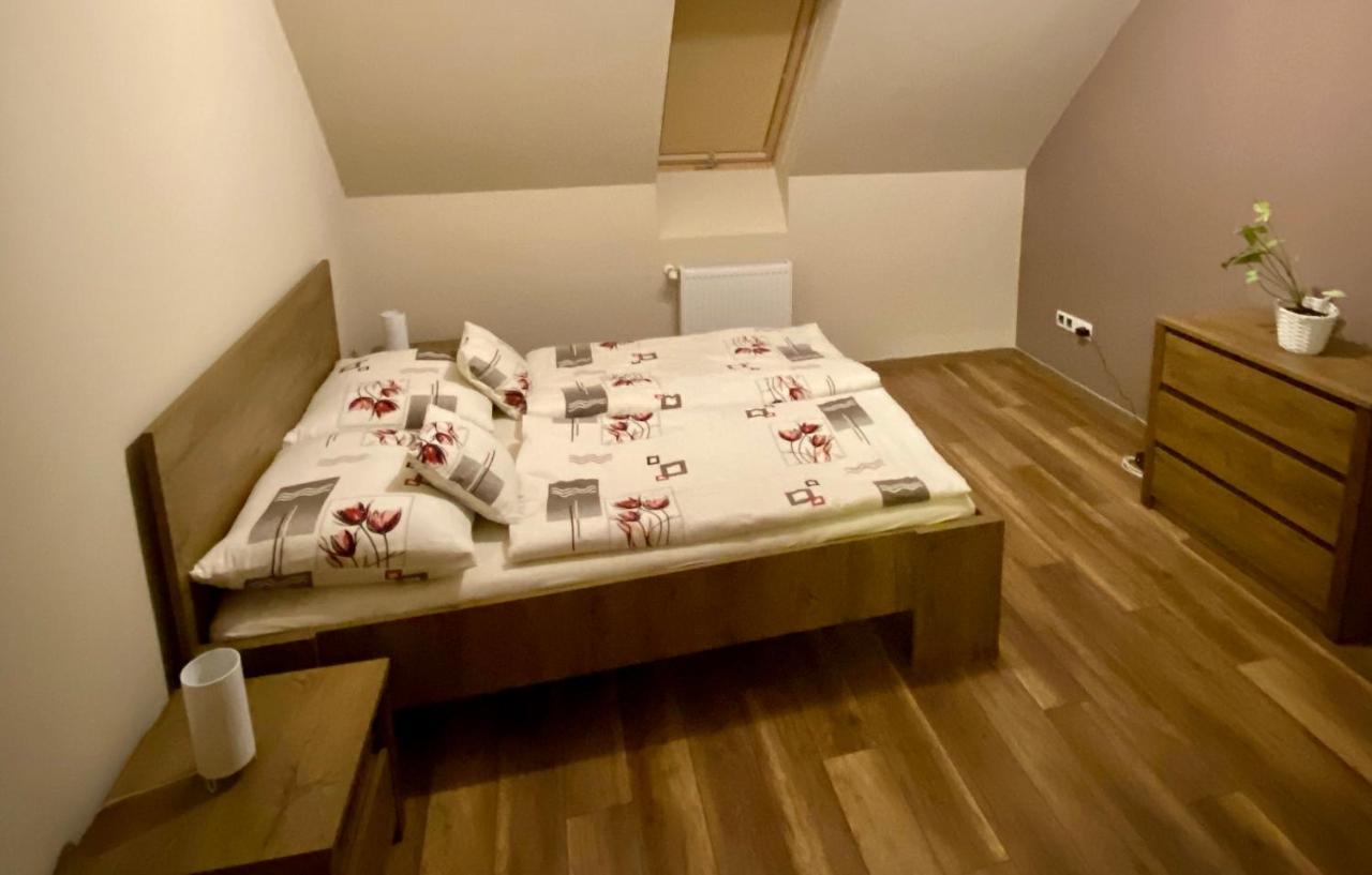 Barand Apartman Еґер Екстер'єр фото
