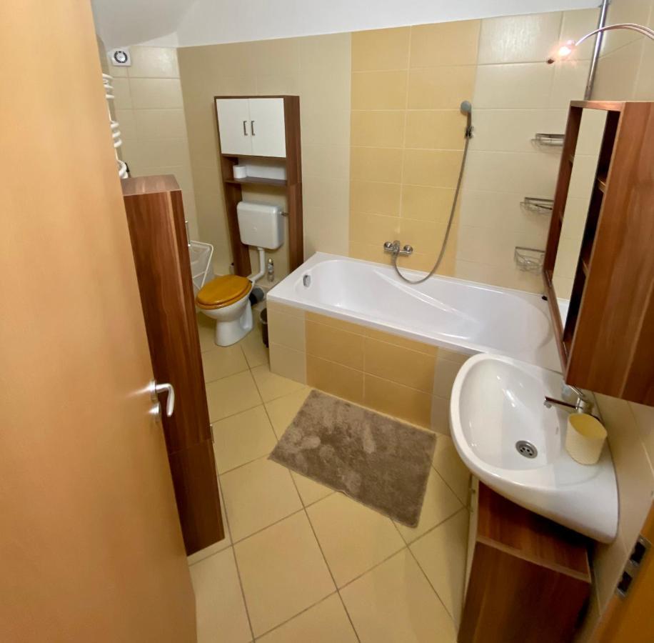 Barand Apartman Еґер Екстер'єр фото