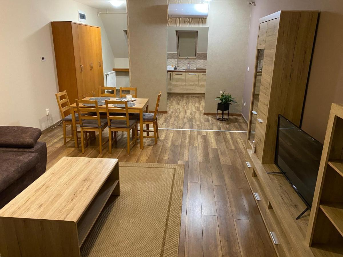 Barand Apartman Еґер Екстер'єр фото